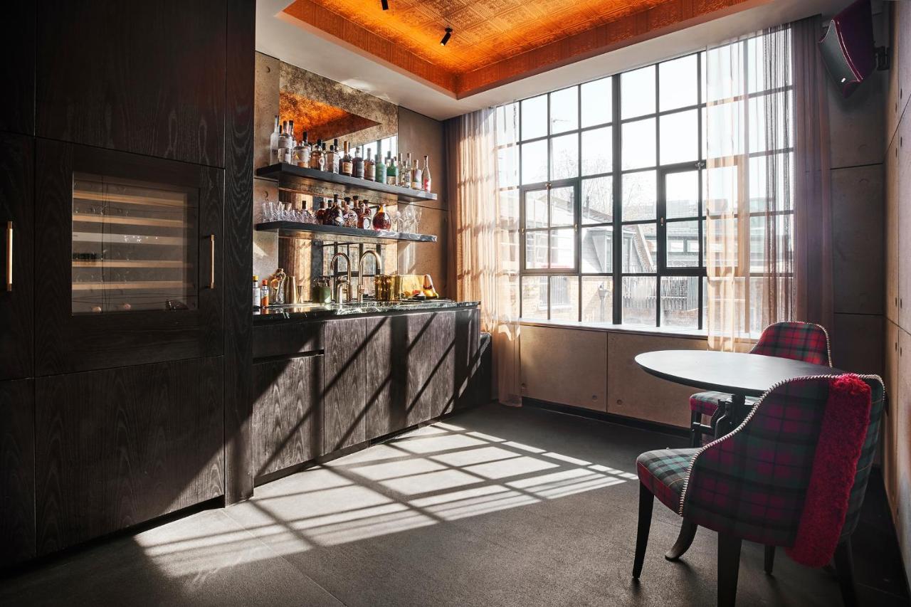 Chateau Denmark London Exterior photo The bar at the 100 East 53rd Street penthouse