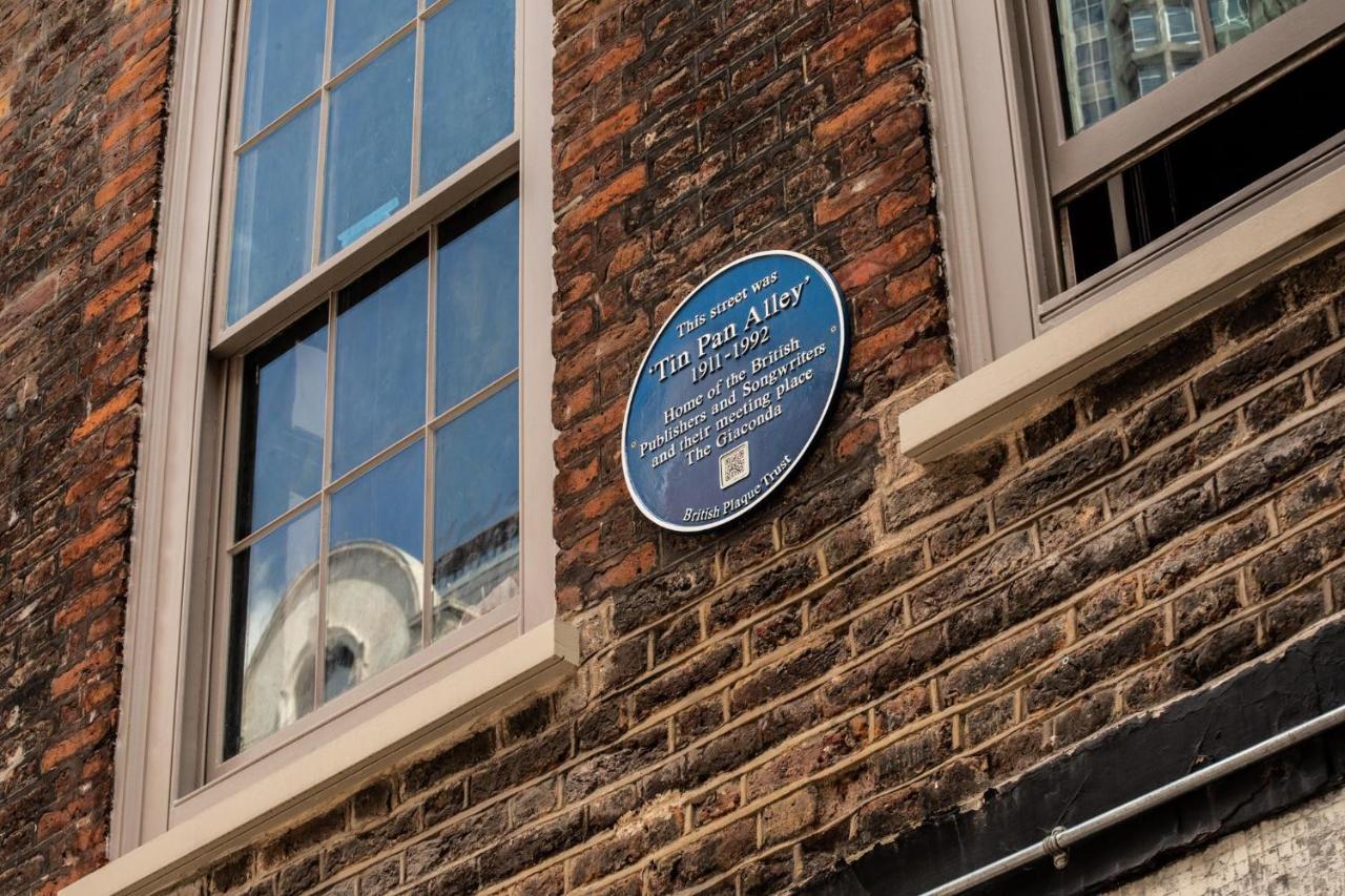 Chateau Denmark London Exterior photo The plaque at 70 Fen Street