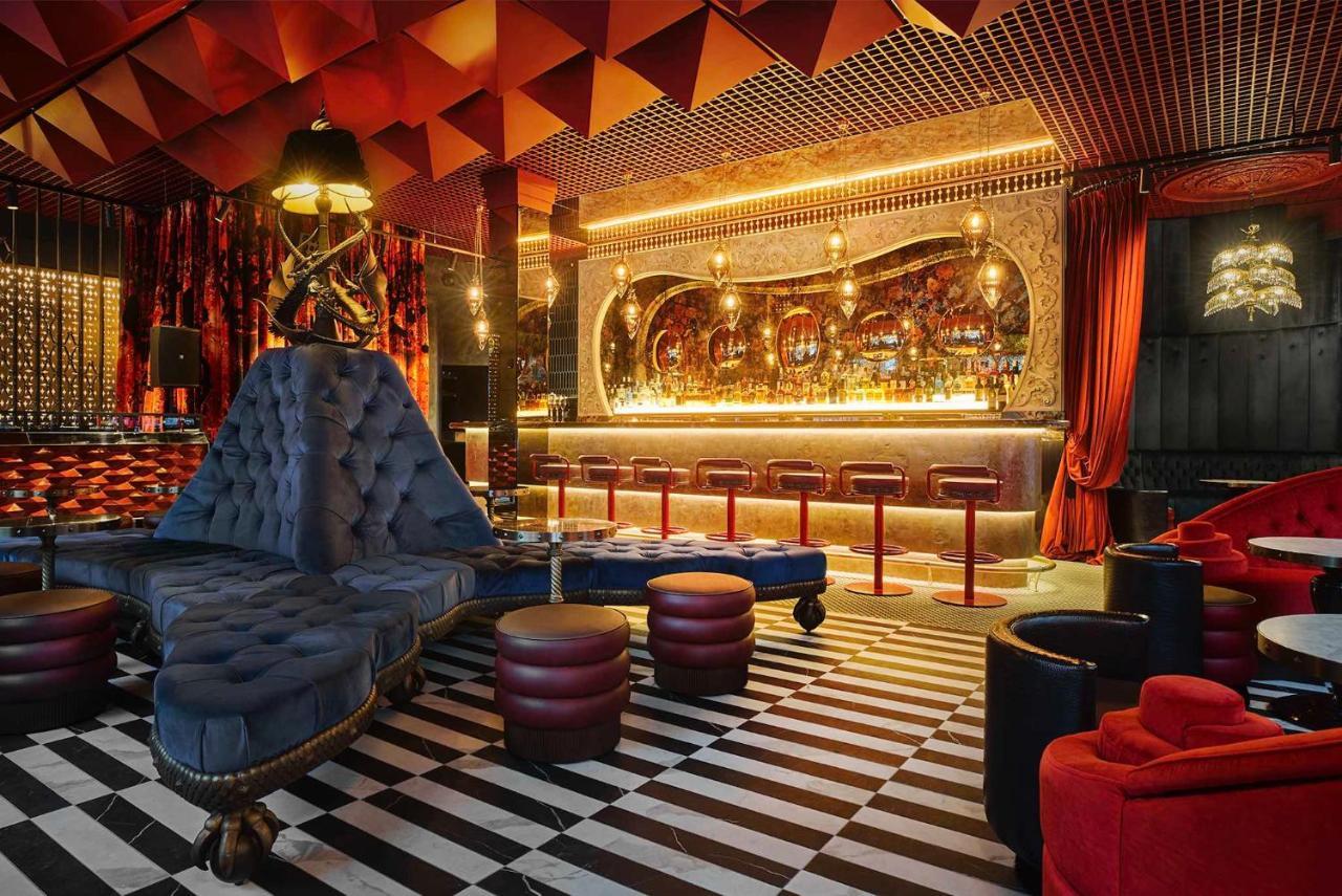 Chateau Denmark London Exterior photo The bar at the nightclub
