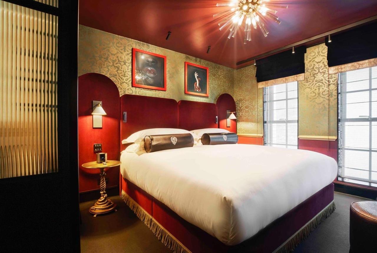 Chateau Denmark London Exterior photo A room at the Mandarin Oriental