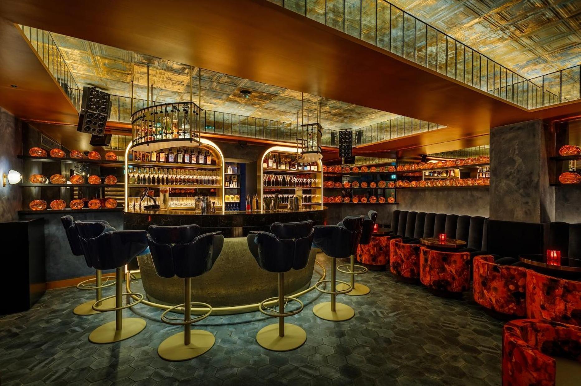 Chateau Denmark London Exterior photo The bar at the nightclub